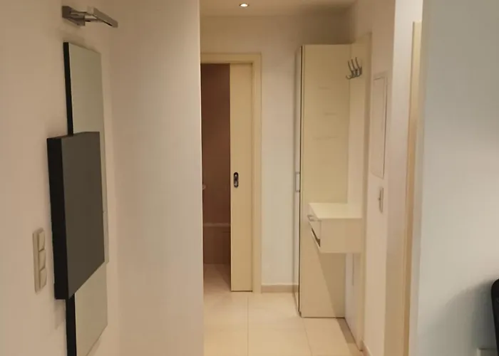 Modern In 6 Privatunterkunft *